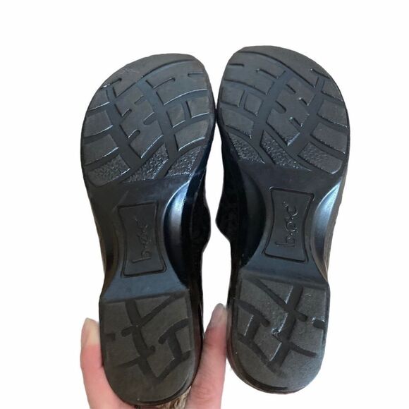 BOC Embossed Peggy Black Comfort Clogs 6 - Picture 2 of 5